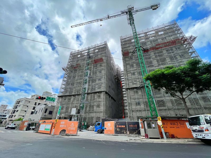永慶房產集團統計，台南預售大樓單價在五年間從每坪17.8萬漲到33.7萬，漲幅為89.7%，將近9成。永慶房產集團提供