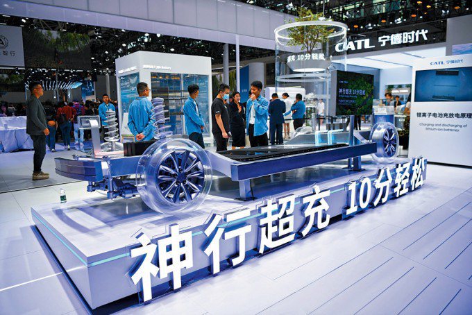 2023年11月的廣州車展上，大陸知名電池製造商寧德時代，展示汽車電池模型。香港中通社