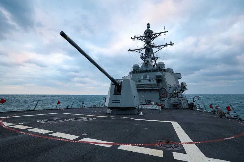美國海軍第七艦隊指出，勃克級導向飛彈驅逐艦芬恩號（USS John Finn，DDG 113）在當地時間24日通過台灣海峽。照片來源／第七艦隊官網