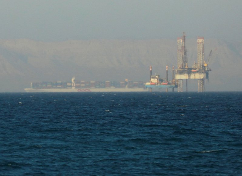大陸多家小型貨櫃輪公司利用葉門「青年運動」不會攻擊中國貨輪的機會，重新調度船隻經營紅海與蘇伊士運河航線。圖為蘇伊士運河。路透社