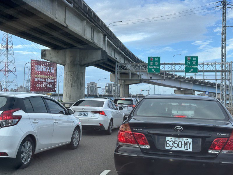 經國大橋塞車問題嚴重，已成為新竹人最不滿的民生問題之一。記者巫鴻瑋／攝影