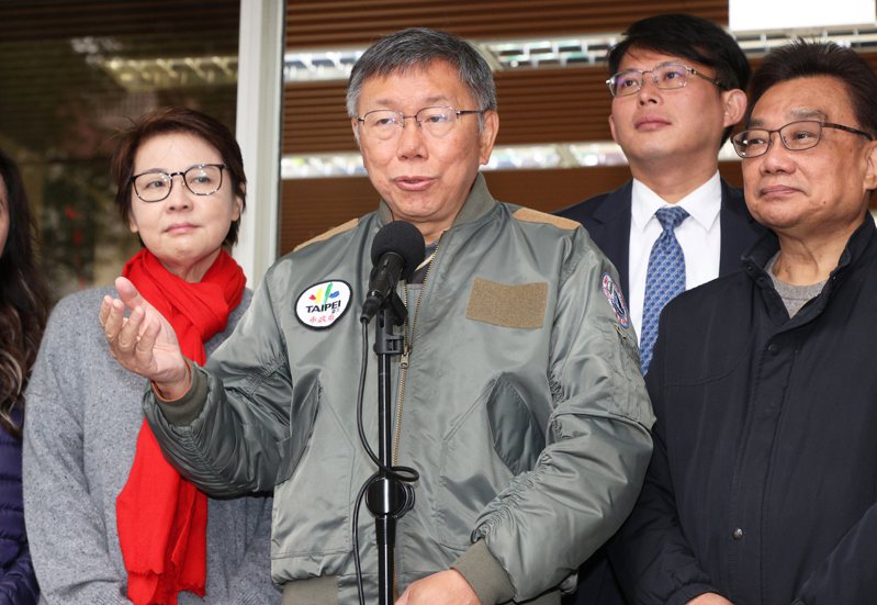 民眾黨主席柯文哲（左二）。記者潘俊宏／攝影