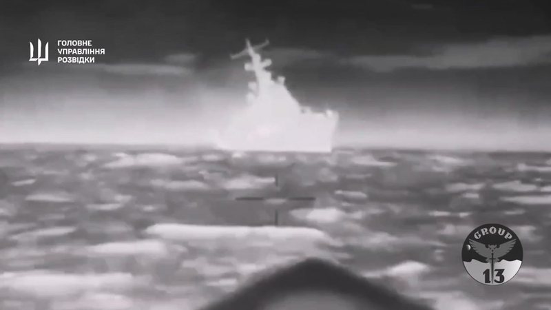 烏克蘭軍情部門1日表示，在克里米亞半島沿岸執行一次特別行動，摧毀俄羅斯黑海艦隊的「伊萬諾維茨號」飛彈艇。照片翻攝：Telegram / Two Majors - English Channel