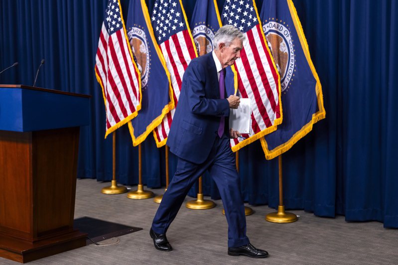 川普扬言，若他当选，将撤换跟他同为共和党的Fed主席鲍尔（见图）。欧新社(photo:UDN)