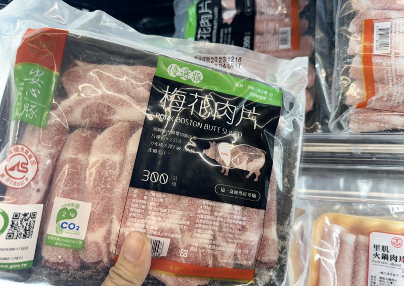 政府把關年節肉品食安，日前抽驗國產台糖安心豚梅花肉片，發現含有不得檢出的瘦肉精，違反食安法規定，在各賣場已不見該項肉品，只剩同類型其他肉品販售。本報資料照片