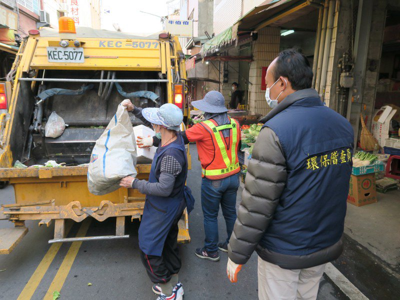 為迎接新年，南投各地清潔隊近期加強垃圾清運，但2月10日（初一）至13日（初四）停收垃圾4天。圖／本報資料照，南投市清潔隊提供