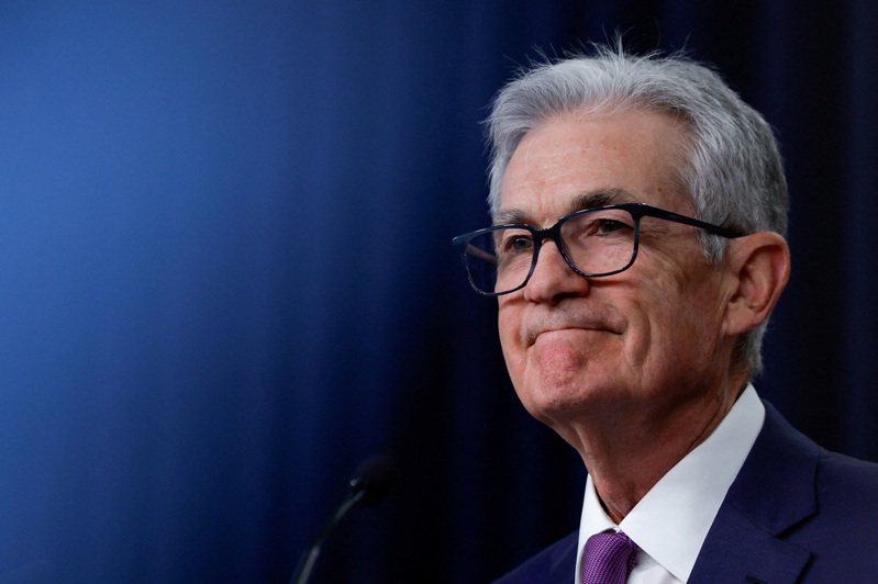 美國聯邦準備理事會（Fed）主席鮑爾在訪談中表示，美國國債正走在「無法支撐」的道路上，是解決這個問題的時候了。路透
