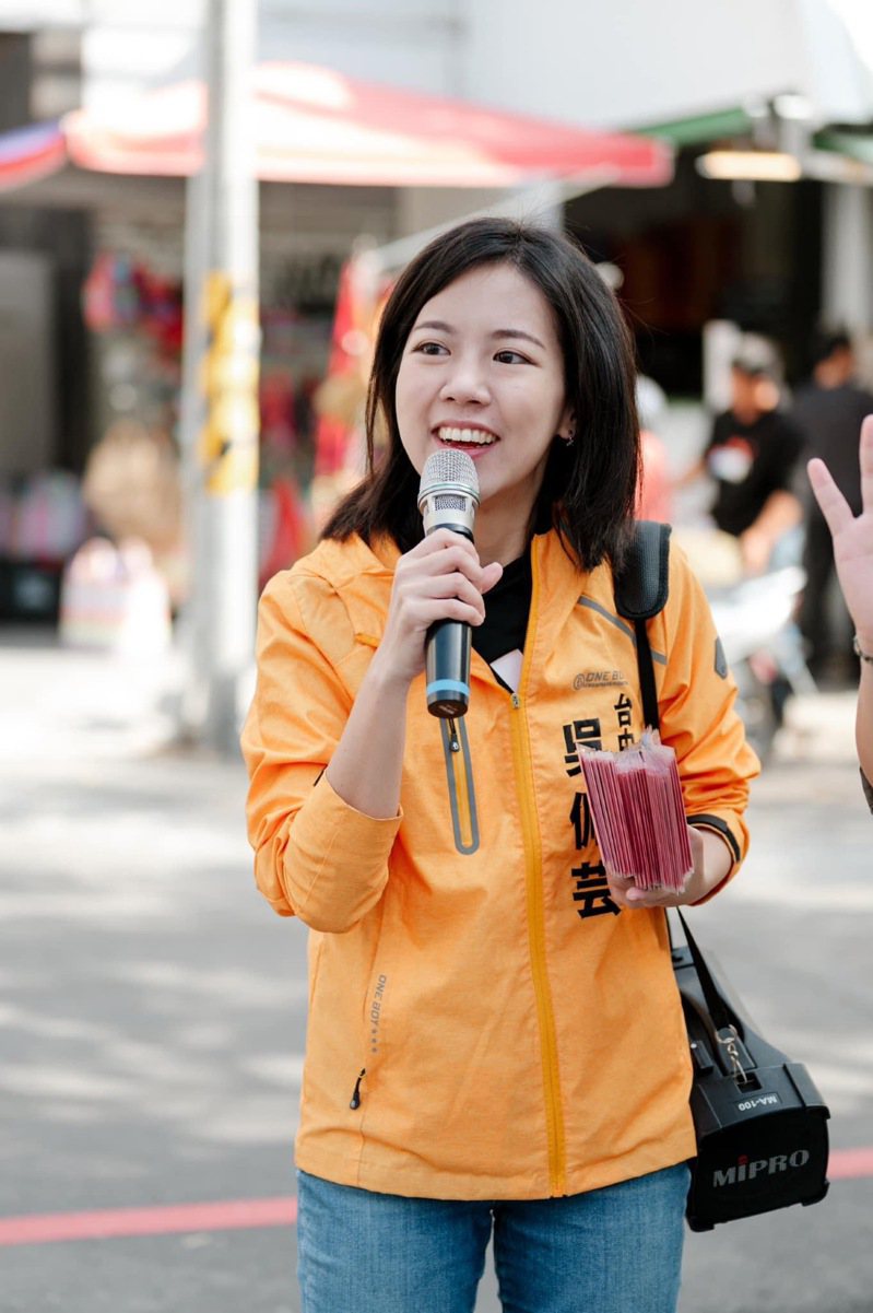 台中市美女議員吳佩芸宣布退出時代力量，以無黨籍身分繼續走在改革路上。圖／取自臉書
