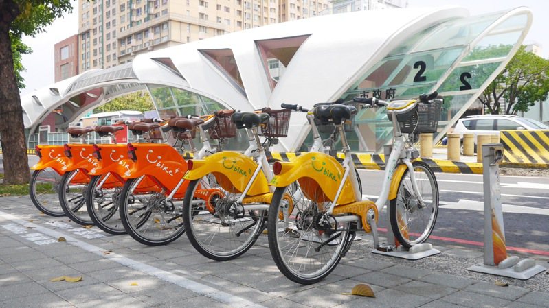 全國各縣市陸續引進YouBike2.0E電動輔助自行車（深橘色），台北市預計今年11月會有1000輛電輔車。圖／聯合報系資料照