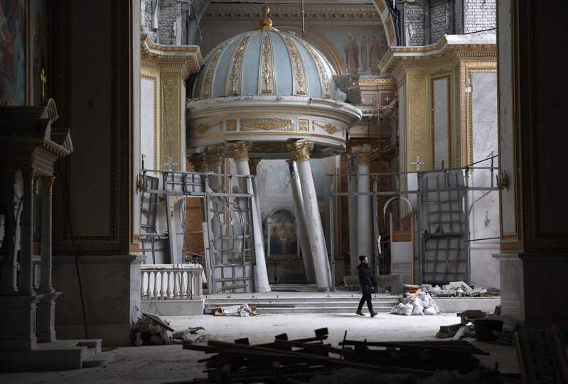 UNESCO表示，俄羅斯入侵烏克蘭近2年，已對烏國文化遺產和場址造成約35億美元左右的損失，圖為敖德薩的主顯聖容大教堂（Transfiguration Cathedral），這座教堂去年7月在俄軍襲擊下嚴重毀損。法新社