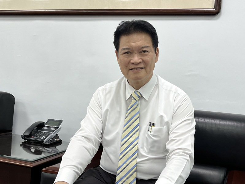 台南市議會新任祕書長顏昇祺，人事案令外界有點峰迴路轉，他個人表示是以平常心待之。記者吳淑玲／攝影