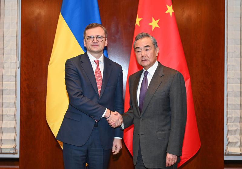 當地時間2月17日，大陸外長王毅在出席慕尼黑安全會議期間應約會見烏克蘭外長庫列巴。（新華社）