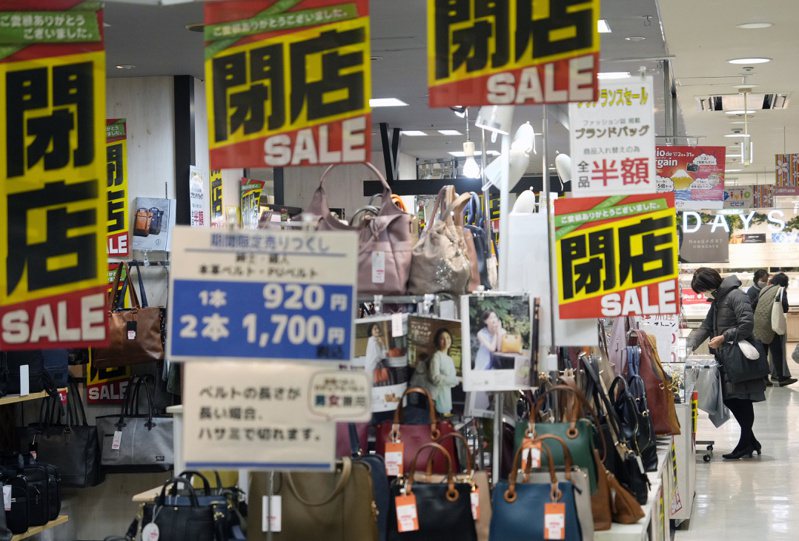 对许多日本人来说，日本股市创新高没什么好高兴的。欧新社(photo:UDN)