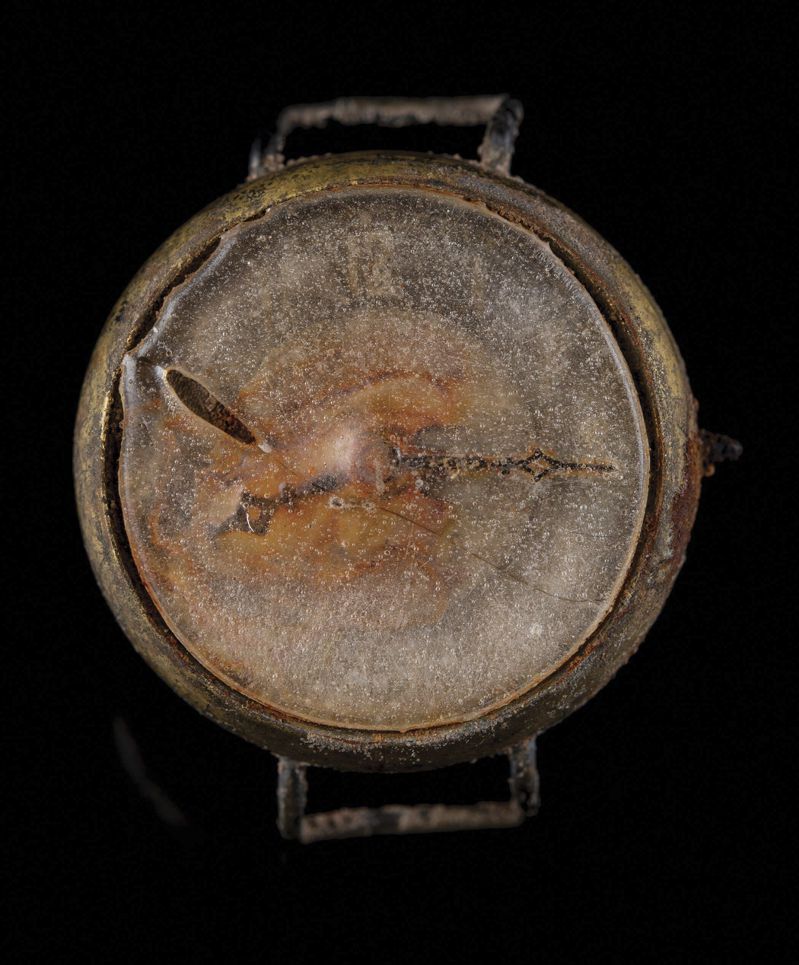 美國波士頓RR拍賣行22日以3萬1113美元（約台幣98萬元）的價格，拍出一支在1945年廣島原爆中融化，時間剛好凍結在原子彈在廣島上空爆炸那一刻的手錶。美聯社