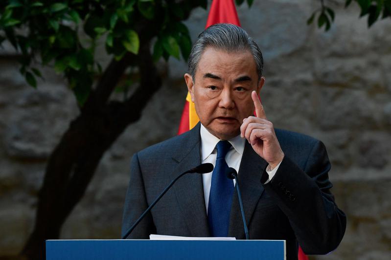 大陸外交部長王毅重申，「反對打著人權幌子干涉別國內政、遏制別國發展」。（法新社）