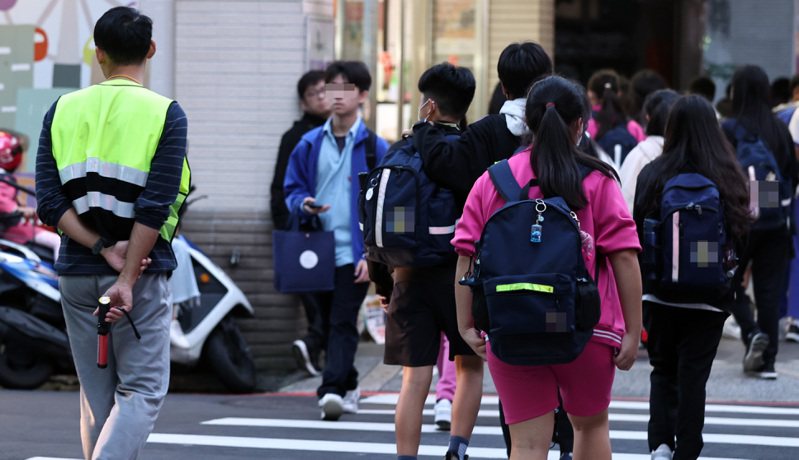 台北市有14所高中職未讓學生出席校內會議，教育局要求3月18日前修改會議規則，以維護學生權益；示意圖，照片與內文無關。圖／聯合報系資料照