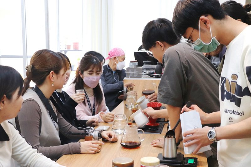 日本5所大學學生在嘉義大學春季課程體驗新鮮有趣。圖／嘉大提供