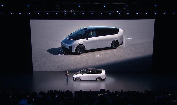 大陸造車新勢力之一的理想汽車1日正式對外發表首款純電MPV「理想MEGA」，CEO李想誓言要讓該車款成為人民幣「50萬以上」銷量第一的產品。（取自新浪網）