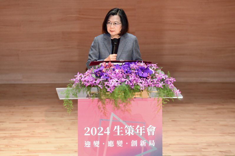 2024生策年會4日在台北生技園區登場，總統蔡英文（圖）出席致詞，盼促進更多跨領域合作，推動產業升級。中央社