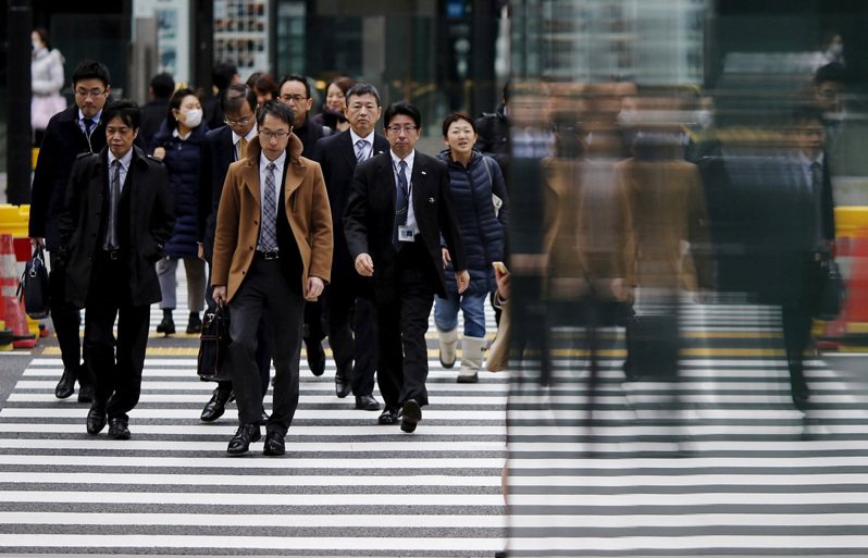 日本政府计划从2024年度起的5年间，接收逾80万名以「特定技能」名义居留的外国人，以补充制造业、建筑业、农业等领域的人手。路透(photo:UDN)