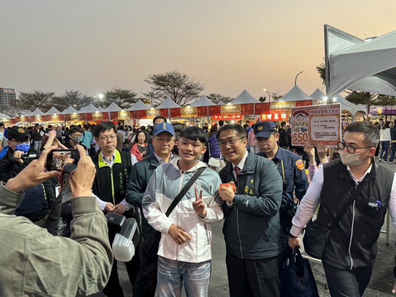 台南市政府慶祝燈會參觀人次破1千萬，今日起到3月7日，加碼送美食券。圖／南市府提供