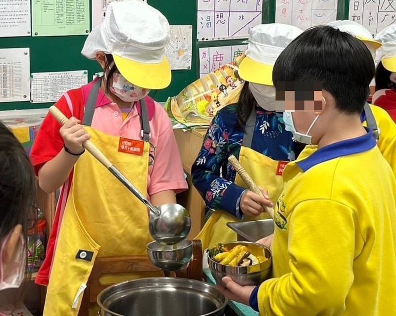 基隆停用咖哩粉及辣椒粉，學校表示，咖哩飯是學生較愛食材。圖／教育處提供