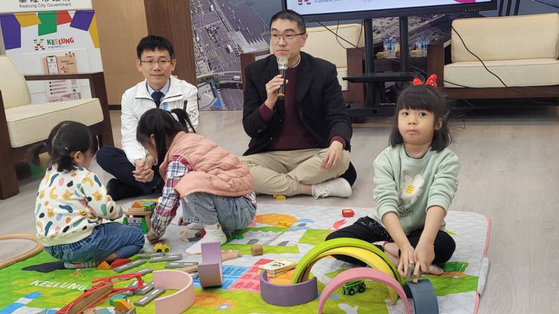 基隆市長謝國樑今天宣布成立「親子照護LINE線上諮詢平台」。記者游明煌／攝影