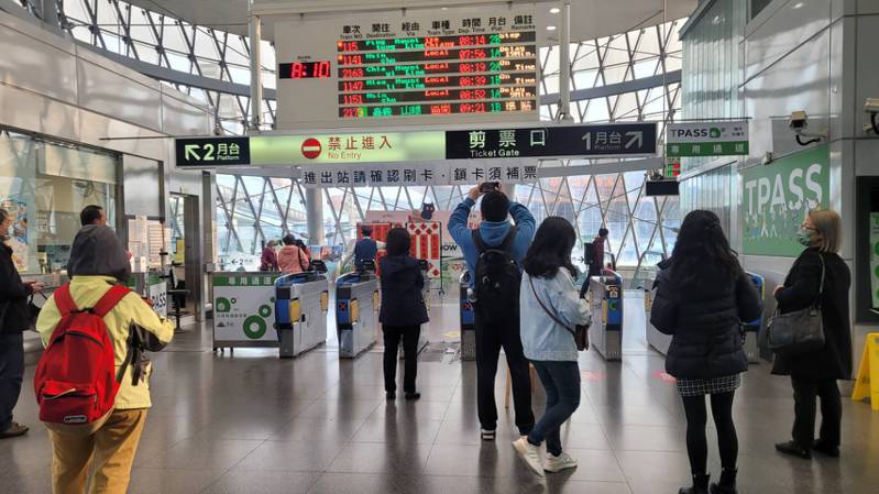 台鐵基隆火車站昨早大誤點，最長延誤41分鐘、1車次停開。記者游明煌／攝影