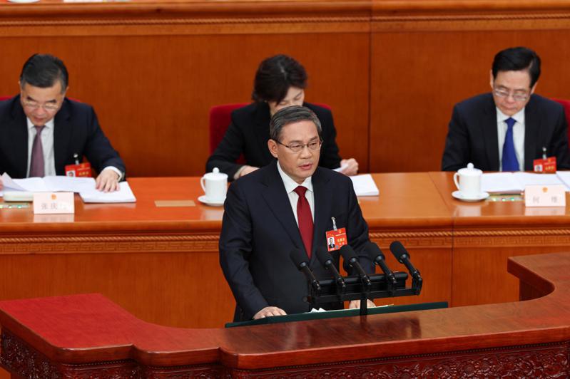 中國國務院總理李強5日上午向第十四屆全國人大二次會議作政府工作報告。（美聯社）