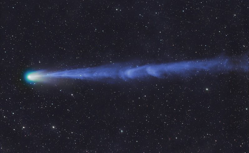 睽違71年，最亮的週期彗星之一龐士-布魯克斯彗星（12P/Pons-Brooks）近日逐漸進入最佳觀測期，天文館表示，民眾可以在3月中旬至4月上旬晚上找無光害地方，用雙筒望遠鏡觀察西北方天空，便可發現彗星蹤影。圖／田文館提供