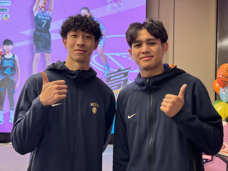 宋昕澔（左）和游艾喆出席2024全國國民小學籃球錦標賽記者會。記者曾思儒／攝影