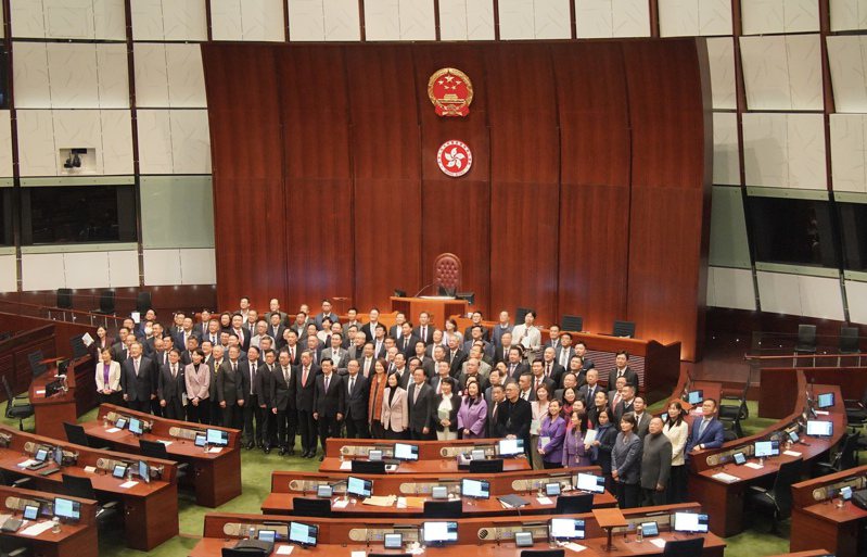 香港特區立法會19日三讀全票通過《維護國家安全條例》。圖／新華社