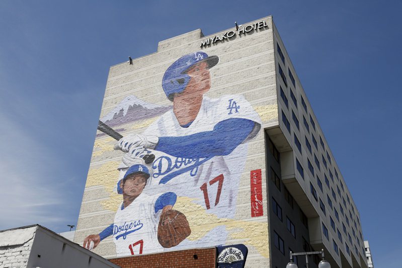 大谷在洛杉磯的二刀流巨型壁畫今天揭幕。 歐新社