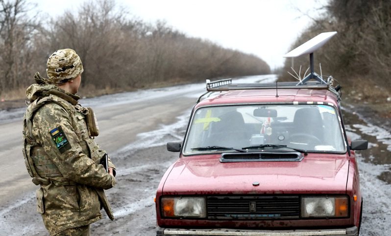 CNN報導，在前線作戰的烏軍抱怨，他們的「星鏈」服務遭遇連線問題，並表示有更多俄軍使用「星鏈」。路透