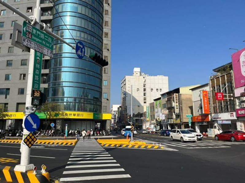 台南市东门与林森路口改善。图／台南市交通局提供