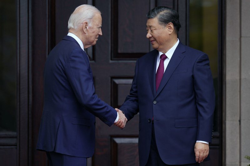 美國總統拜登(圖左)2日與中國大陸國家主席習近平(圖右)通話。美聯社