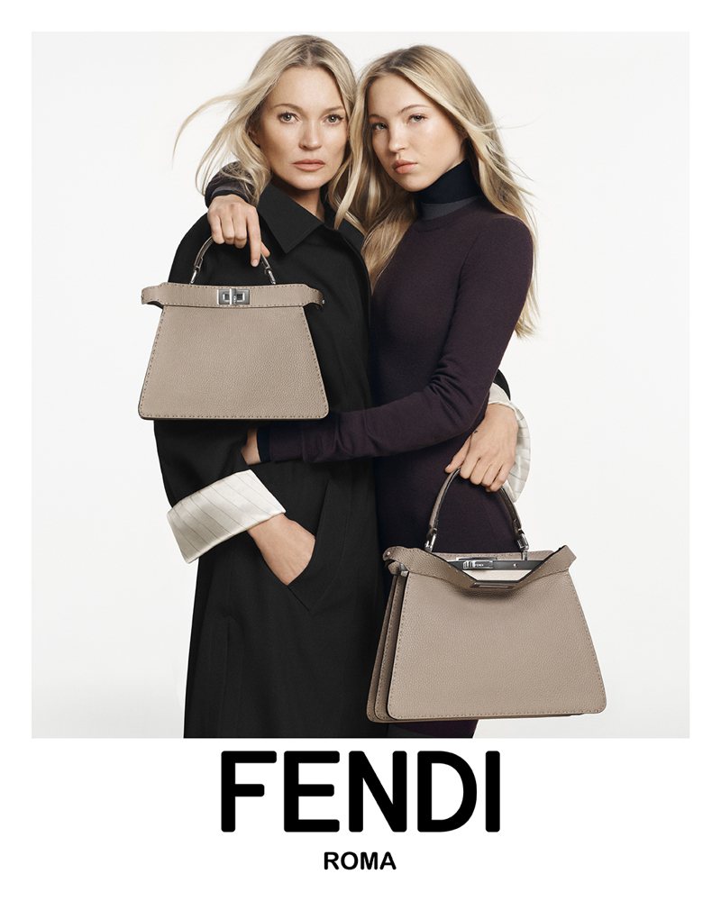 FENDI推出全新Peekaboo包款形象廣告，並邀超模Kate Moss與女兒Lila Grace Moss一同入鏡，展現了親密情感與愛的代代相承。圖／FENDI提供