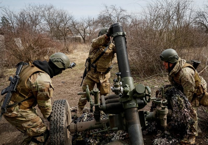 「人權觀察組織」最近發布的報告指出，自2023年12月初以來，俄羅斯軍隊據報已處決至少15名試圖投降的烏克蘭士兵，此舉明顯已違反「日內瓦公約」。圖／路透