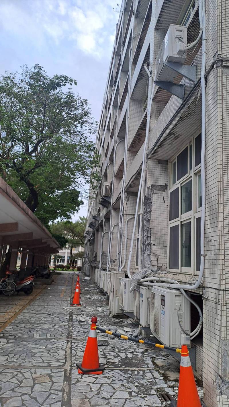 花蓮女中綜合大樓於0403地震過後受損嚴重，校方粗估拆除、重建經費高達2.2億元。圖／花蓮女中提供