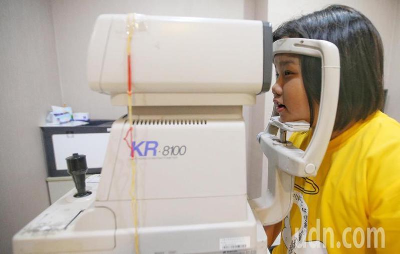 台北市提供國小學生每年1次專業視力檢查服務。記者陳正興／攝影。圖／報系資料照