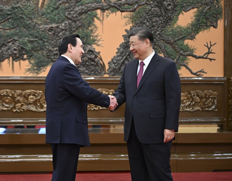 馬英九(左)與習近平(右)繼2015年在新加坡會面後，10日第二度在北京會面。新華社
