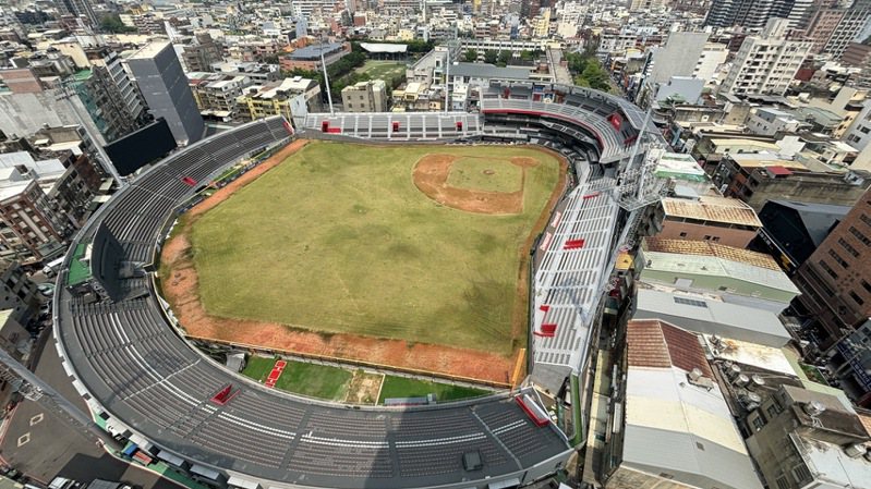 新竹棒球場工程停工1年多，最新景象曝光。圖／讀者提供