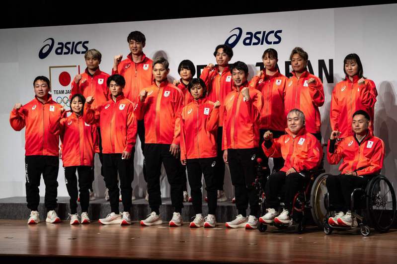 日本代表隊公布巴黎奧運制服。 法新社