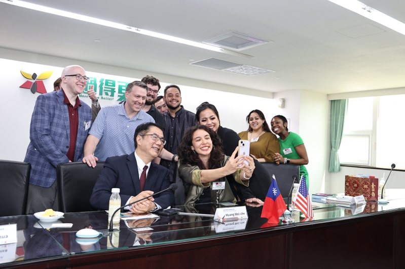 美國青年政界領袖到訪台南，市長黃偉哲率市府團隊接待。圖／台南市政府提供