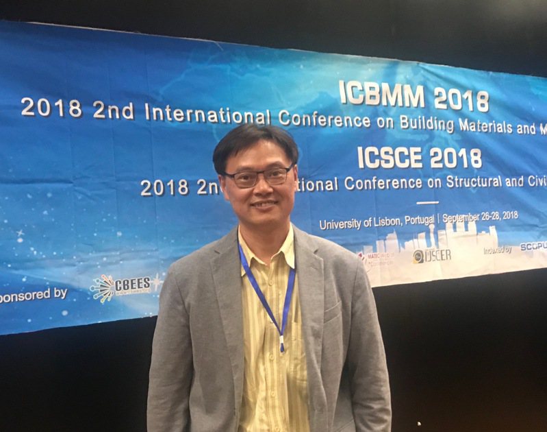 陽明交大土木系教授王彥博在國際會議談台灣科技廠的抗震新技術。圖／陽明交大提供