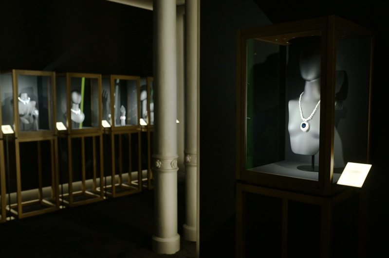 DAMIANI欢庆品牌创立百年，100 X 100创世顶级珠宝首展，于义大利国家级Gallerie d’Italia Museum艺术博物馆登场。图／DAMIANI提供