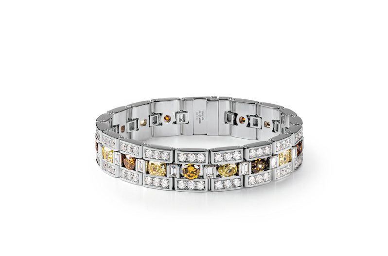 DAMIANI Belle Époque Frame美好年代精彩轮廓彩钻手环，555万元。图／DAMIANI提供