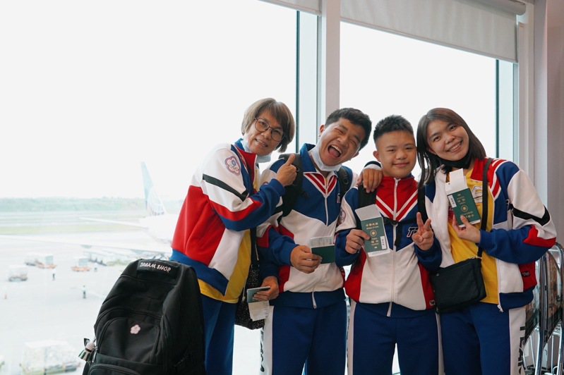 国立苗栗特殊教育学校啦啦队师生参加世界啦啦队锦标赛今天出发，希望代表台湾夺金为国争光。图／Doiiin提供