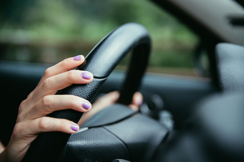 有大陸女主車疑於車內自慰的行為，行車紀錄器截圖在網上流傳。情境示意圖。圖／Ingimage