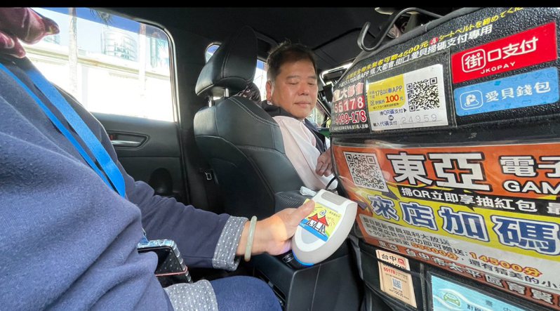 台中市政府統計，愛心敬老卡使用者，去年搭計程車共418萬人次。圖／交通局提供